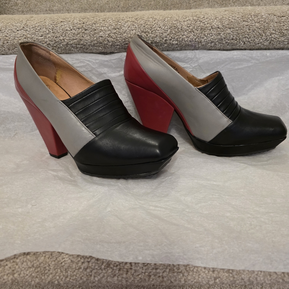 John Fluevog Stay the Course PORTSIDE Pump - Size 7.5